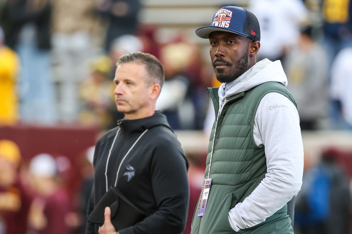 The Vikings’ Risk/Reward Pursuit of an “Alien” for Brian Flores’ Defense