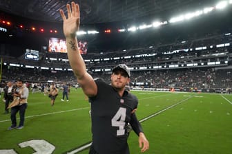Derek Carr Situation Offers Important Reminders for Vikings Fans