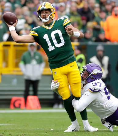 NFL: Minnesota Vikings at Green Bay Packers