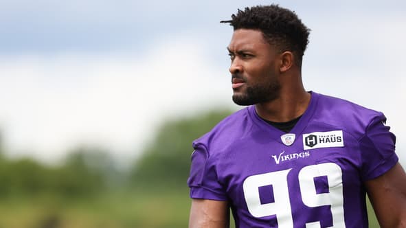 Questions Answered: Danielle Hunter Sights on NFL Record, Zimmer's Son, Rashod Hill Replacement