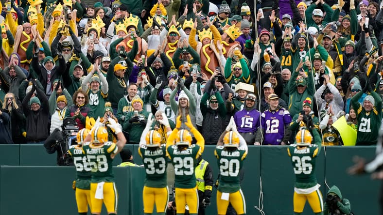 NFL: Minnesota Vikings at Green Bay Packers