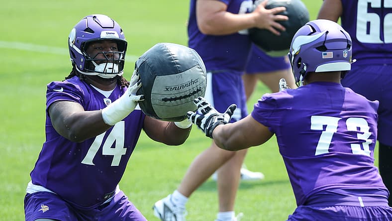 Minnesota Vikings G Donovan Jackson