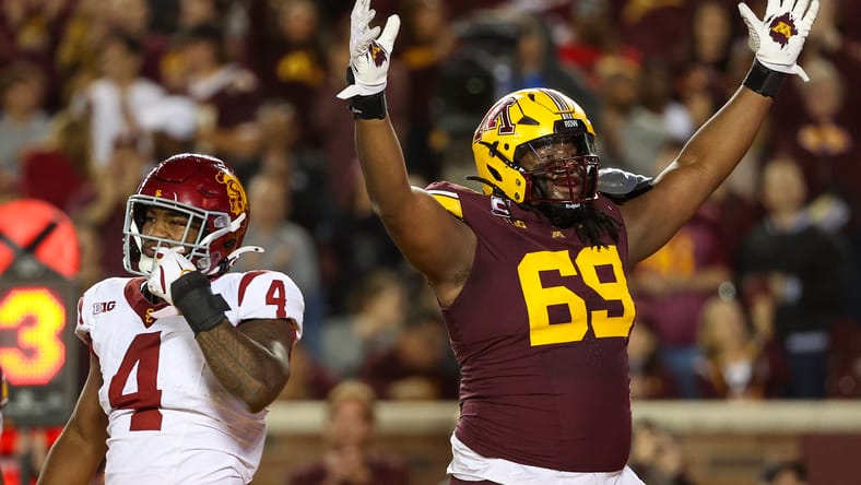 NCAA Football: Southern California at Minnesota