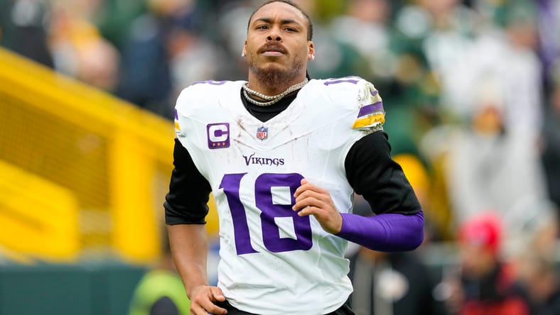 NFL: Minnesota Vikings at Green Bay Packers