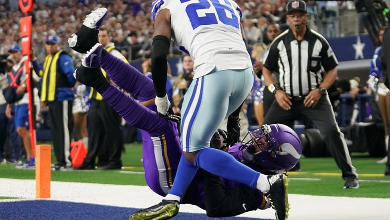 jalen nailor catches a touchdown pass