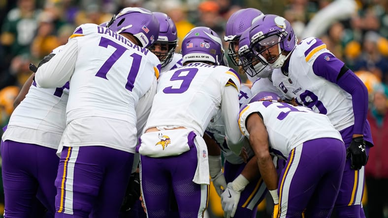NFL: Minnesota Vikings at Green Bay Packers