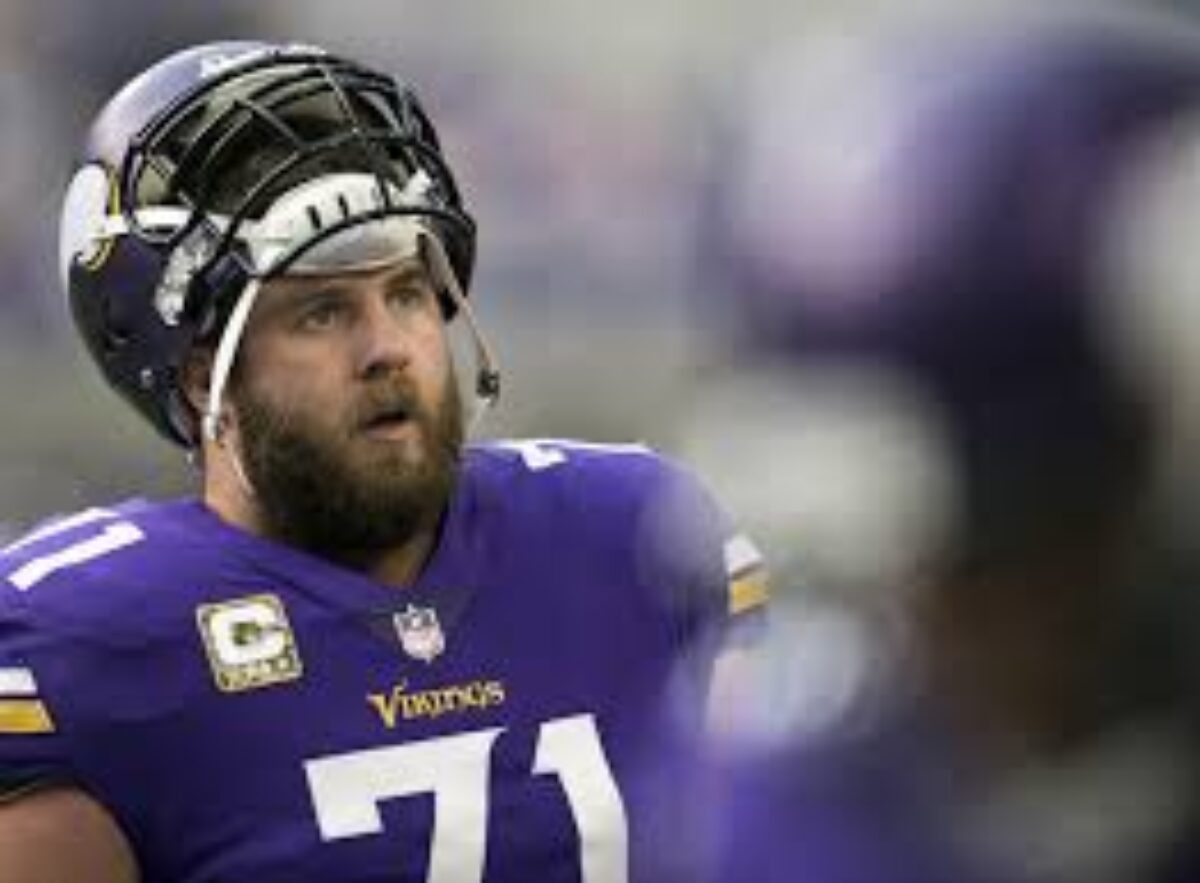 NFL tracker: Riley Reiff earns $1 million bonus in Vikings' loss