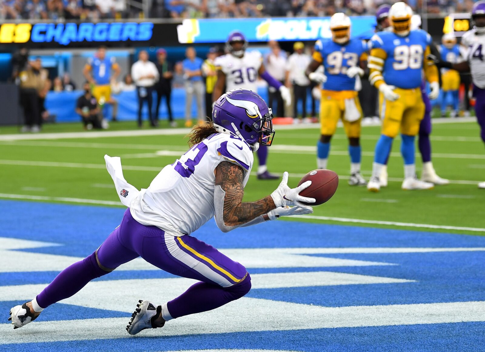 K.J. Osborn vs. Tyler Conklin: Who Will Step Up With Adam Thielen Out for  Vikings?