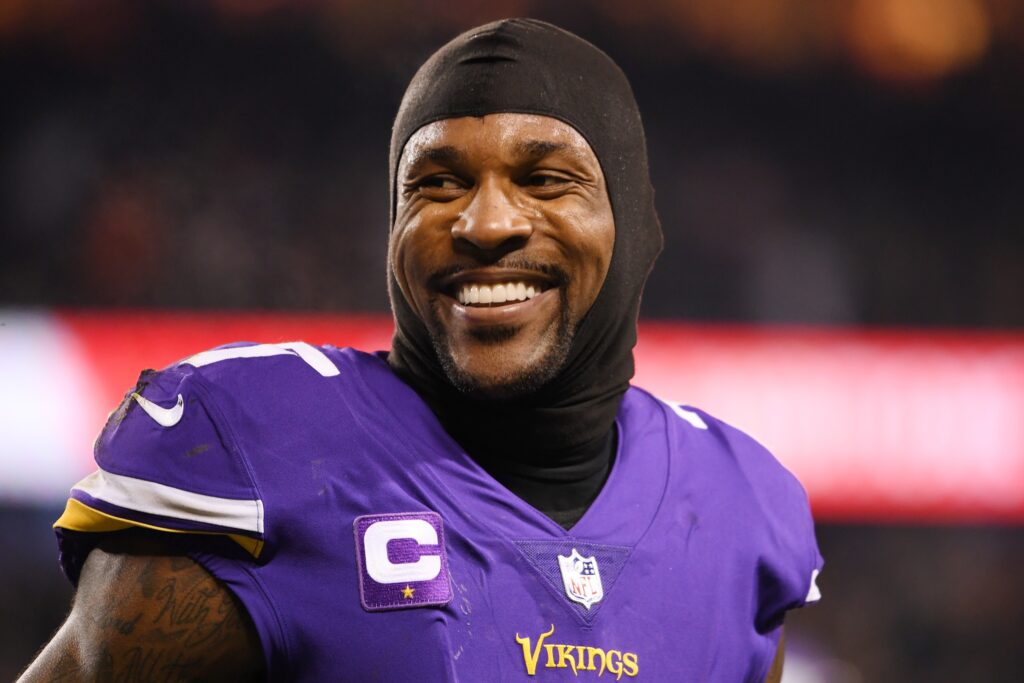 Minnesota Vikings cornerback Cameron Dantzler Sr. (3) on the field prior to  an NFL football game against the Chicago Bears, Sunday, Oct. 9, 2022 in  Minneapolis. (AP Photo/Stacy Bengs Stock Photo - Alamy