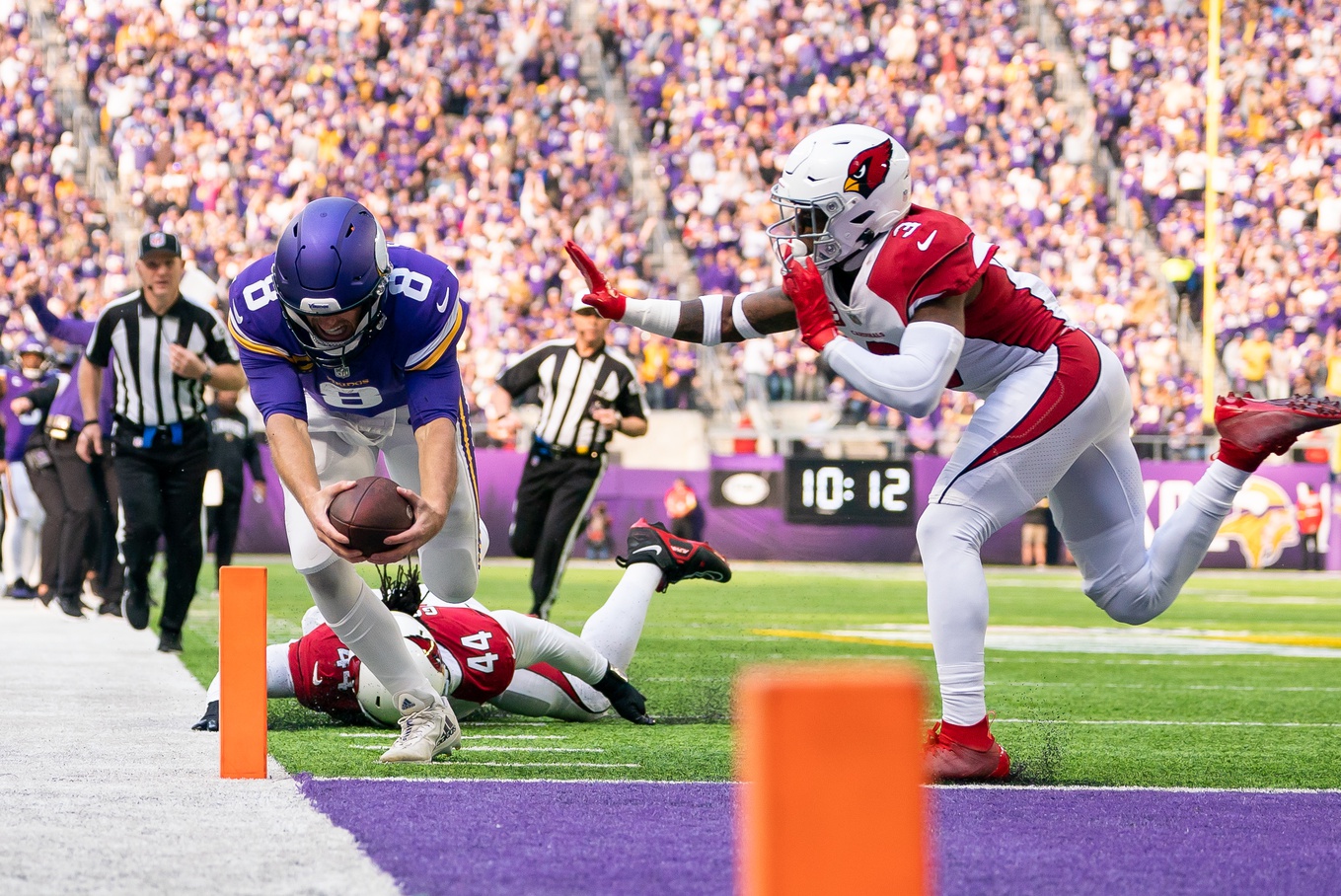 Za'darius smith of the 6-1 Vikings, leaving the field after a nice win   skol : r/minnesotavikings