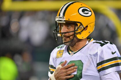 Aaron Rodgers Expects to Play Through His Rib Injury in Week 13