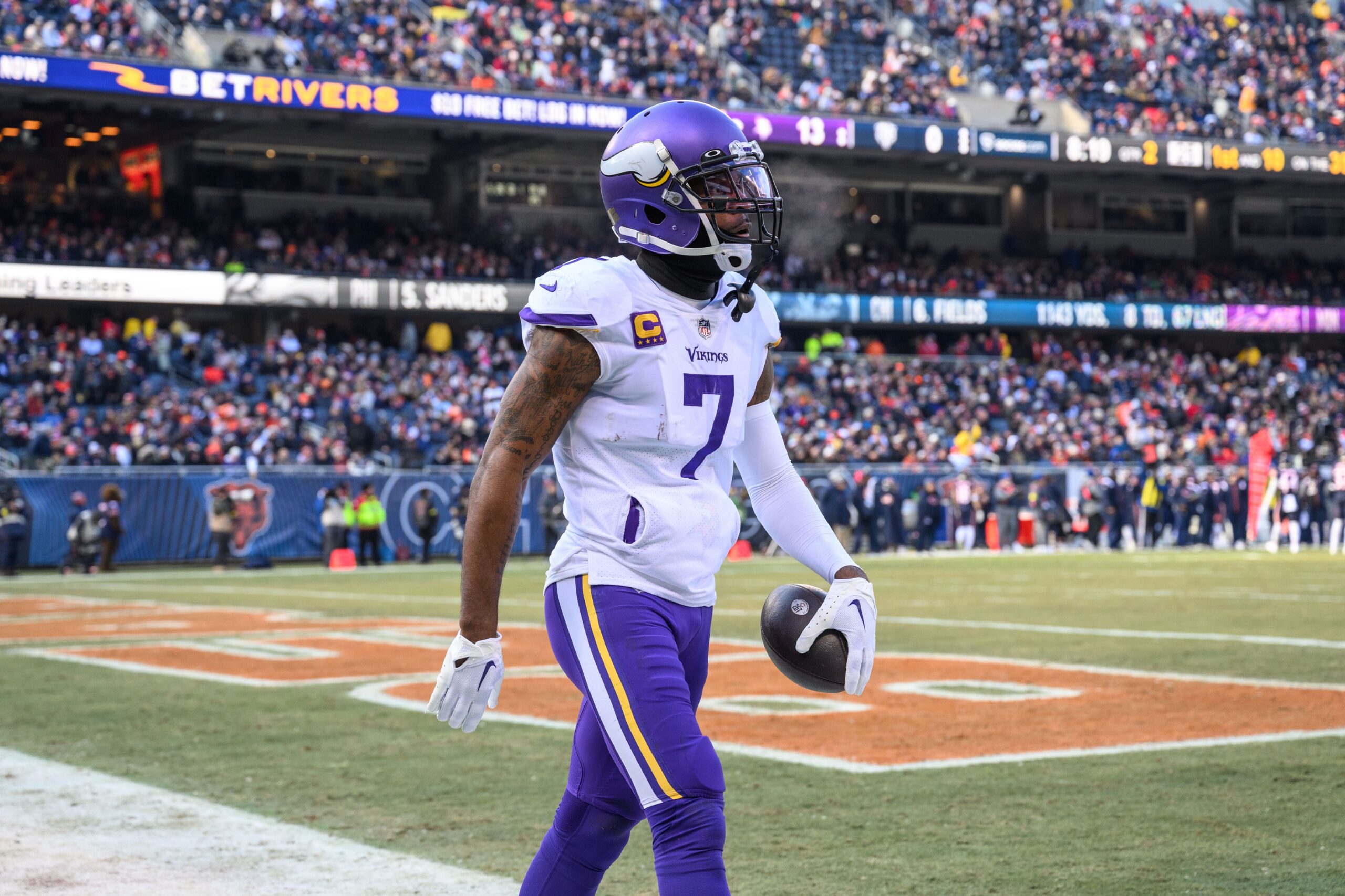 MINNEAPOLIS, MN - DECEMBER 24: Minnesota Vikings cornerback Patrick  Peterson (7) warms up before before a game between the Minnesota Vikings  and New York Giants on December 24, 2022, at U.S. Bank