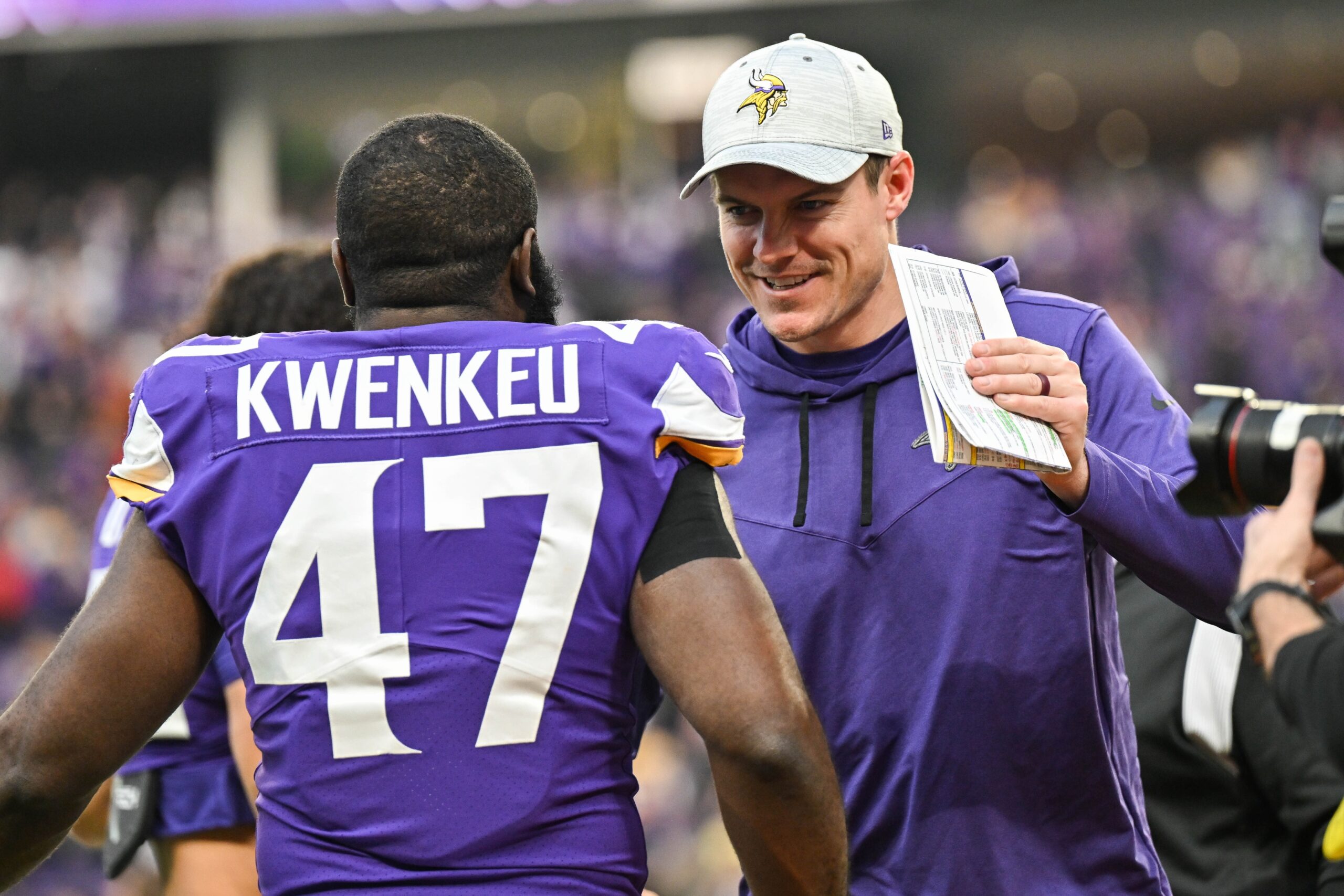 Minnesota Vikings linebacker William Kwenkeu (47) plays against