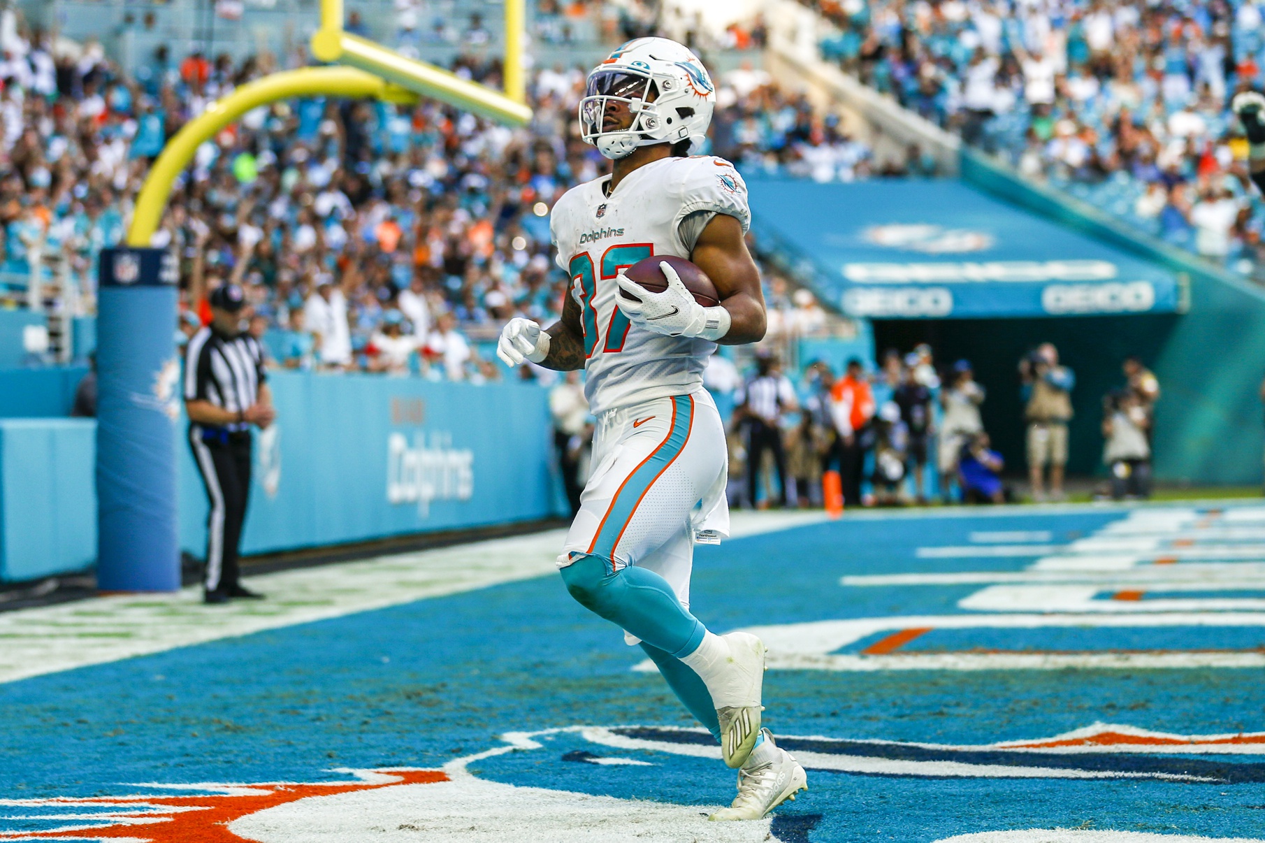 Agent: Vikings signing ex-Dolphins RB Myles Gaskin