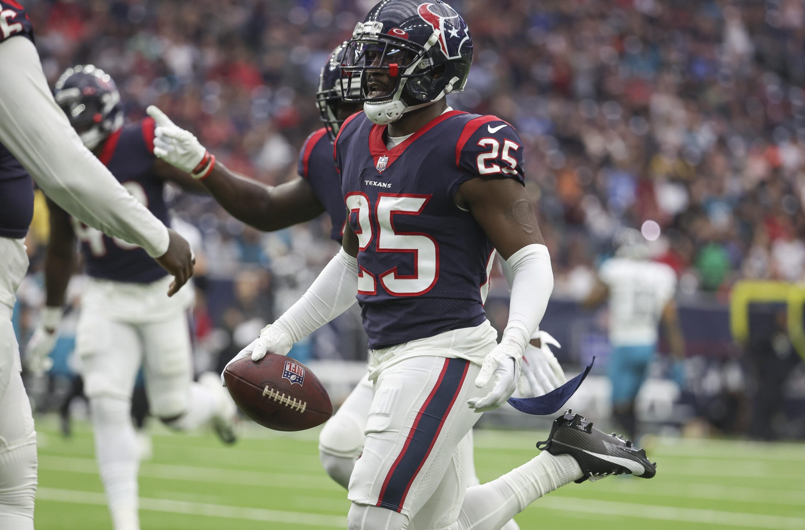 December 4, 2022, Houston, Texas, U.S: Houston Texans wide receiver Phillip  Dorsett (4) talks with