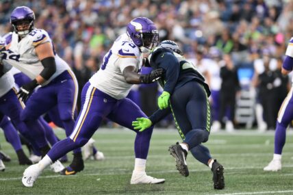 TRADE: Vikings Send OT Vederian Lowe to the Patriots
