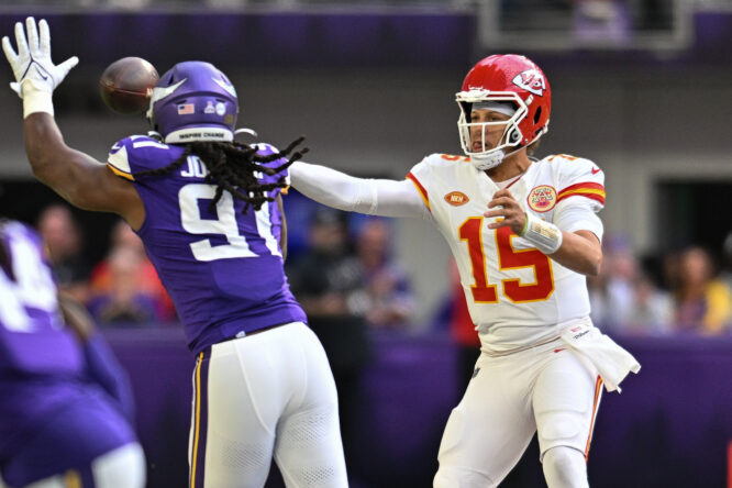 NFL: Kansas City Chiefs at Minnesota Vikings