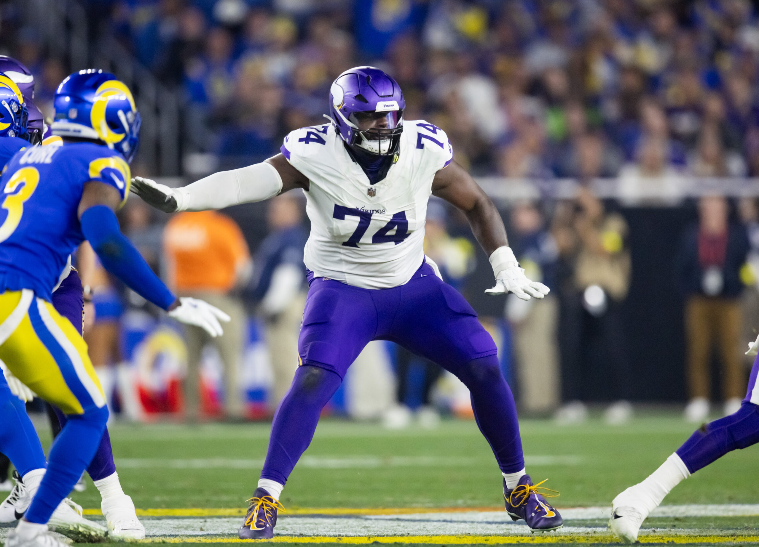 Towering Former Viking Enters NFL Trade Rumors as Descent Toward