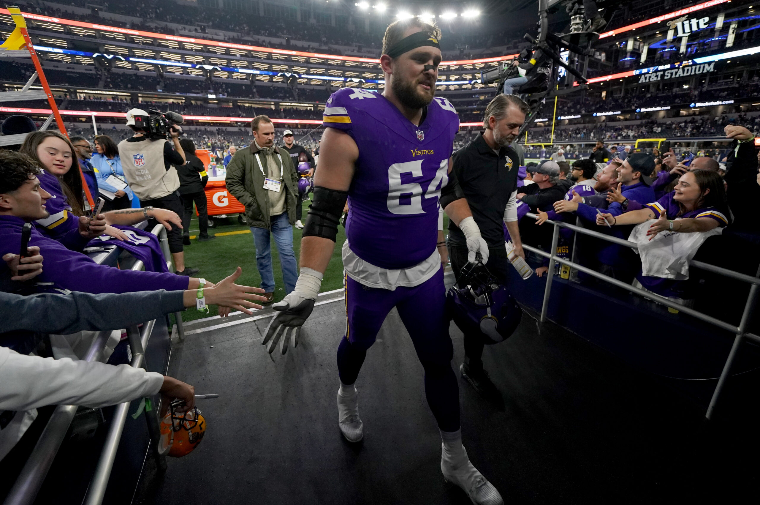 The Vikings’ Center Situation Is Wide Open The Vikings’ Center Situation Is Wide Open